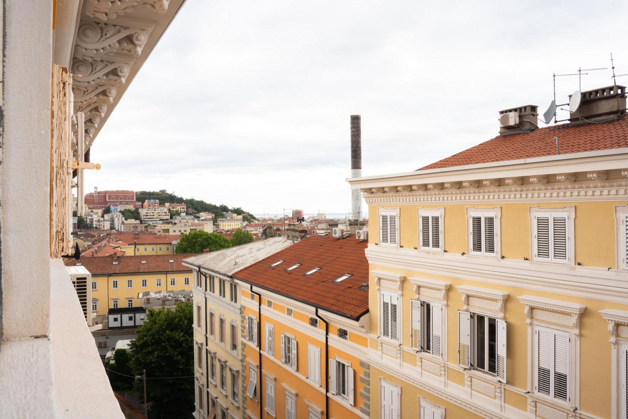 Enjoy Trieste In The City Center ภายนอก รูปภาพ