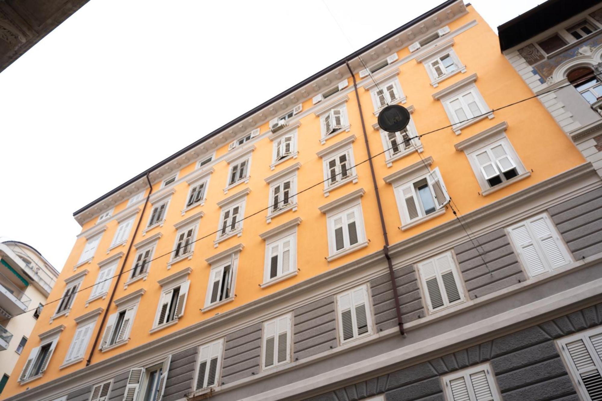 Enjoy Trieste In The City Center ภายนอก รูปภาพ